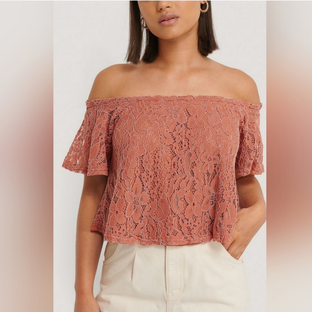 NA-KD Elegant Lace Off-Shoulder Top - Rust